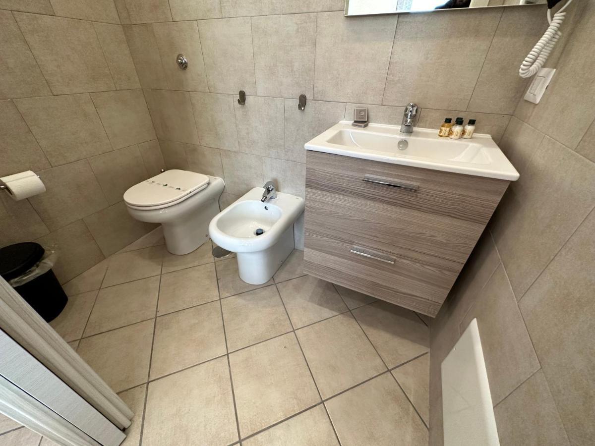 B&B Off Rooms And Relax Наполи Екстериор снимка